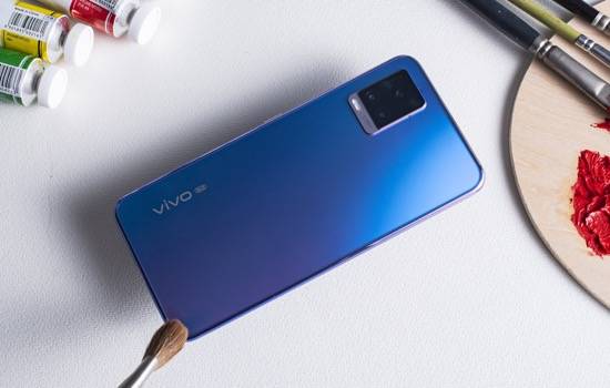 vivo s7莫奈漫彩配色吸粉无数,梦幻机身带来百变色彩