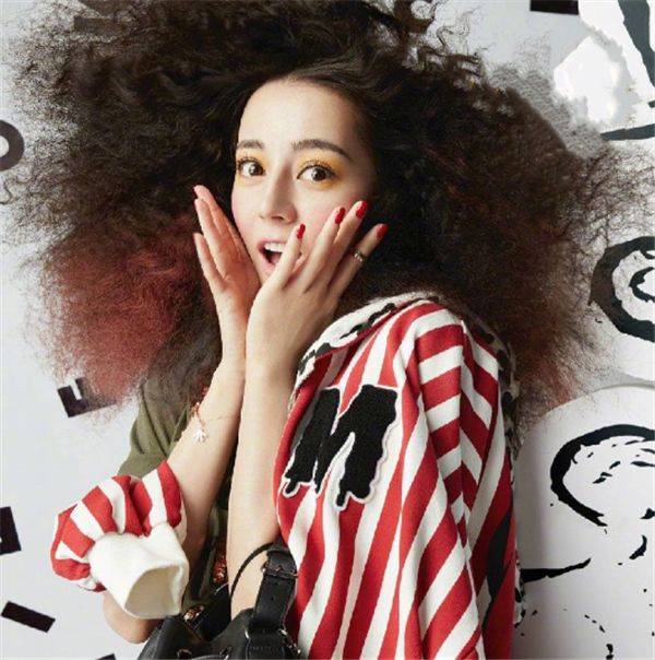 明星遇到爆炸头,热巴俏皮,泫雅时尚,看到景甜:放飞自我了