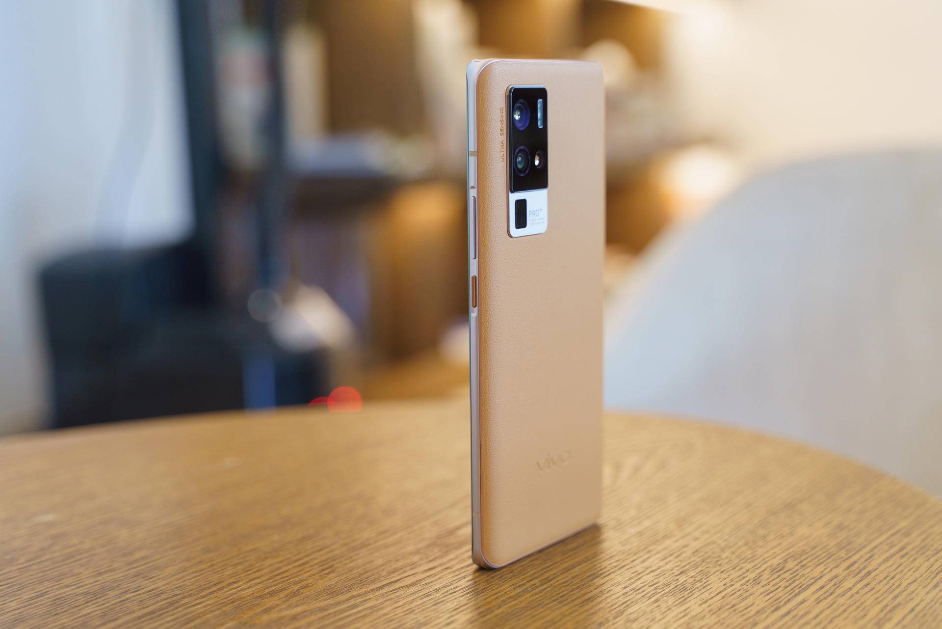 手机时能拥有更为流畅的视觉体验,vivo x50 pro 特地配备了一块120hz