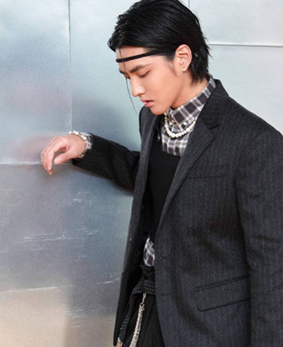 原创吴亦凡挑战蓝忘机发型大油头加抹额一般人不敢轻易尝试