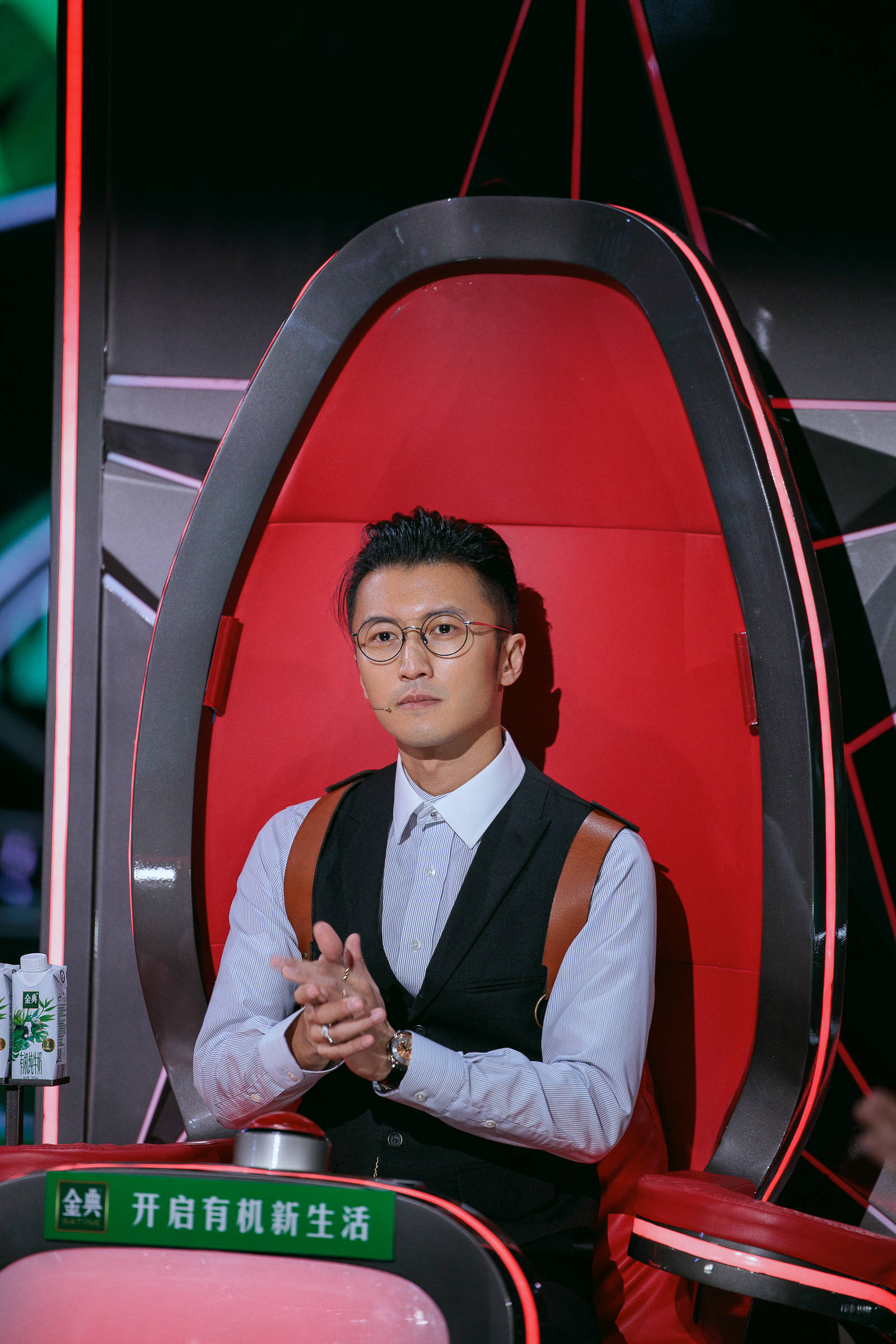 《中国好声音》导师抢人大战上演,谢霆锋获封"四资"导师