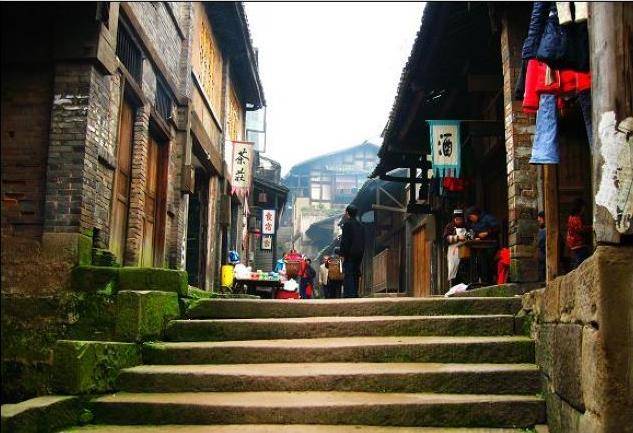 记忆》,《纸醉金迷》《雾都》,《原乡》《母亲,母亲》,《罗龙镇女人》