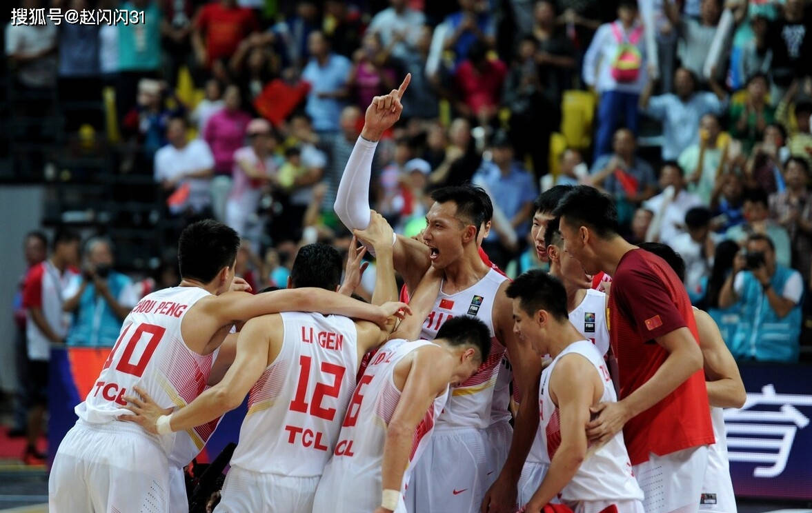 篮球人物之易建联,中国男篮近10年当之无愧的领袖,"易"往无前继续拼荆