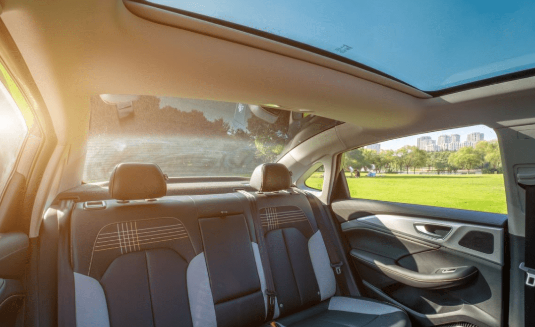 颜值超纲荣威i6max成同级唯一搭载三平米天幕车型