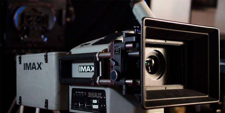 《八佰》让小编泪崩,电影采用imax摄影机,和普通摄影有啥区别?