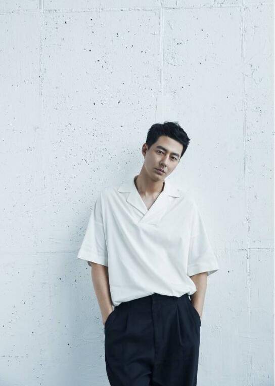 39岁国民男神有颜有实力 被视为国家财产公共宝藏_赵寅成