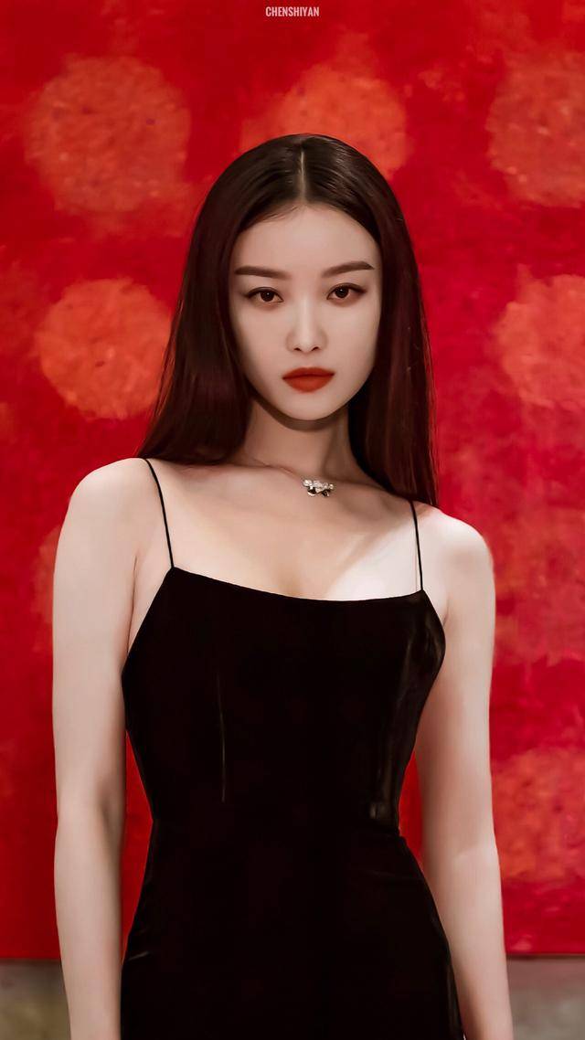 原创倪妮气质真没话说,松垮"睡袍"也能穿出大明星范,腿长就是任性