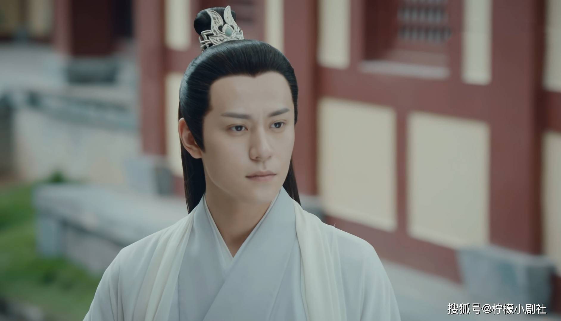 听雪楼被女主袁冰妍的红装惊艳到了