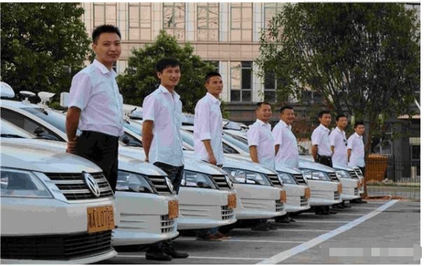 为何驾校教练工资低也不辞职?三大隐形福利,你可能不知道