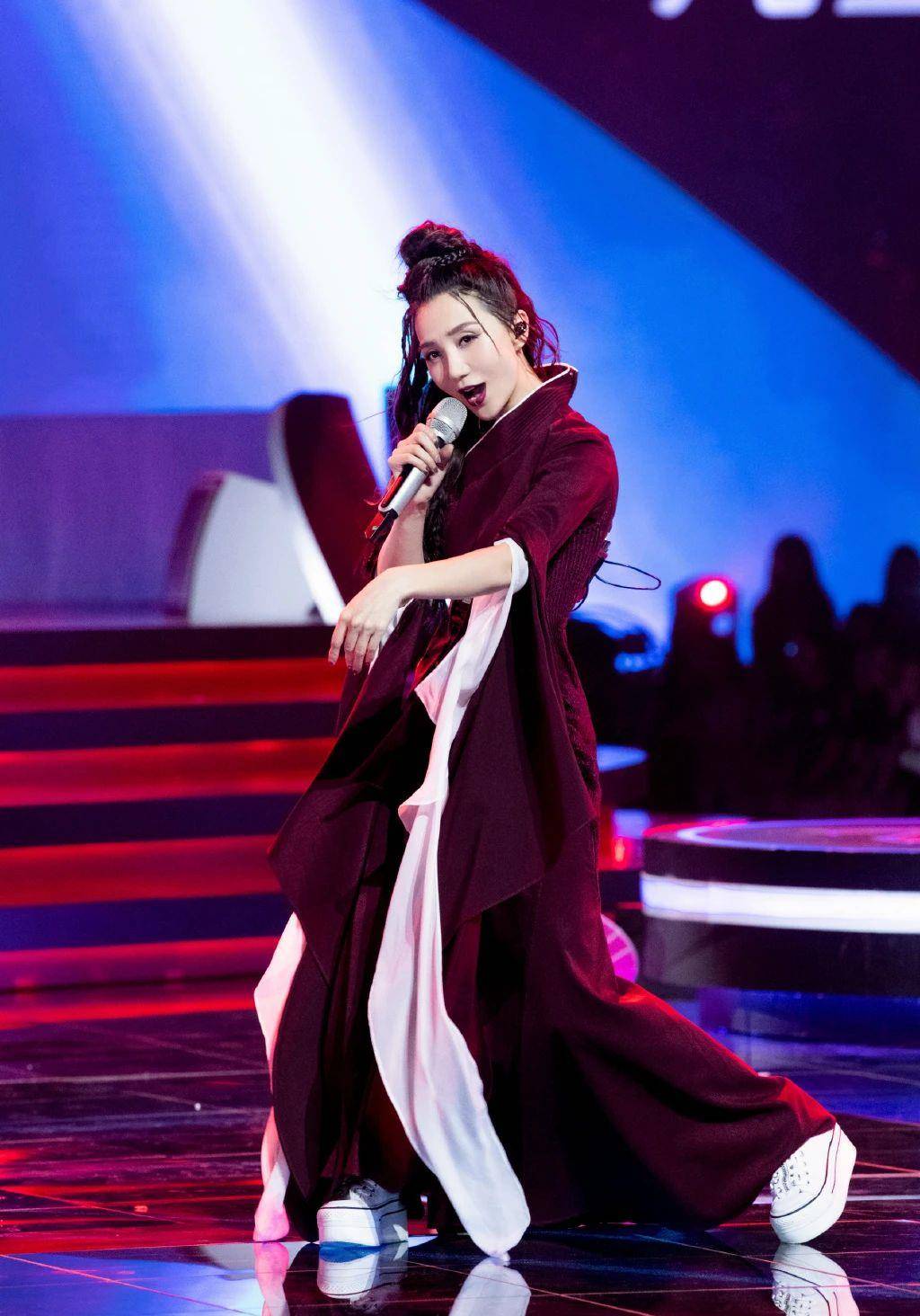 "死里复活"的阿朵,才是无数人理想中乘风破浪的姐姐!