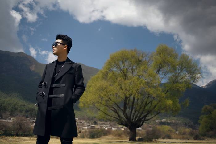 谭轩辕最新ep《x》收官作品《名人名言》正式上线,ep中还收录了《无名