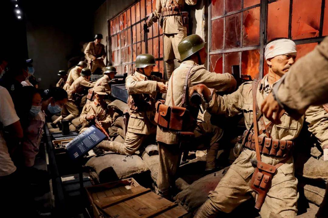 《八佰》诞生记:不刻意歌颂英雄,但人性熠熠闪光