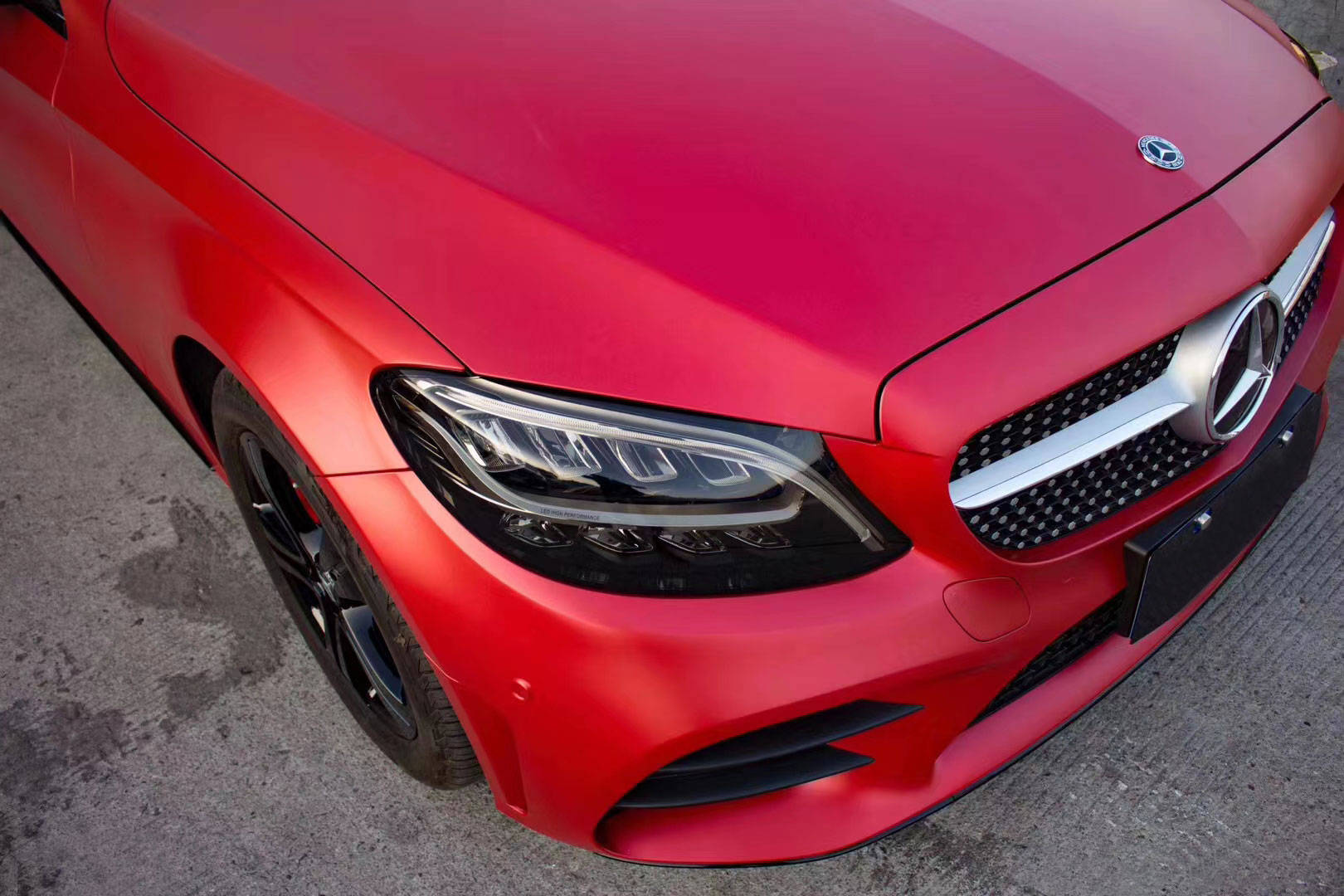 奔驰改色电光红,妆点你的个人魅力