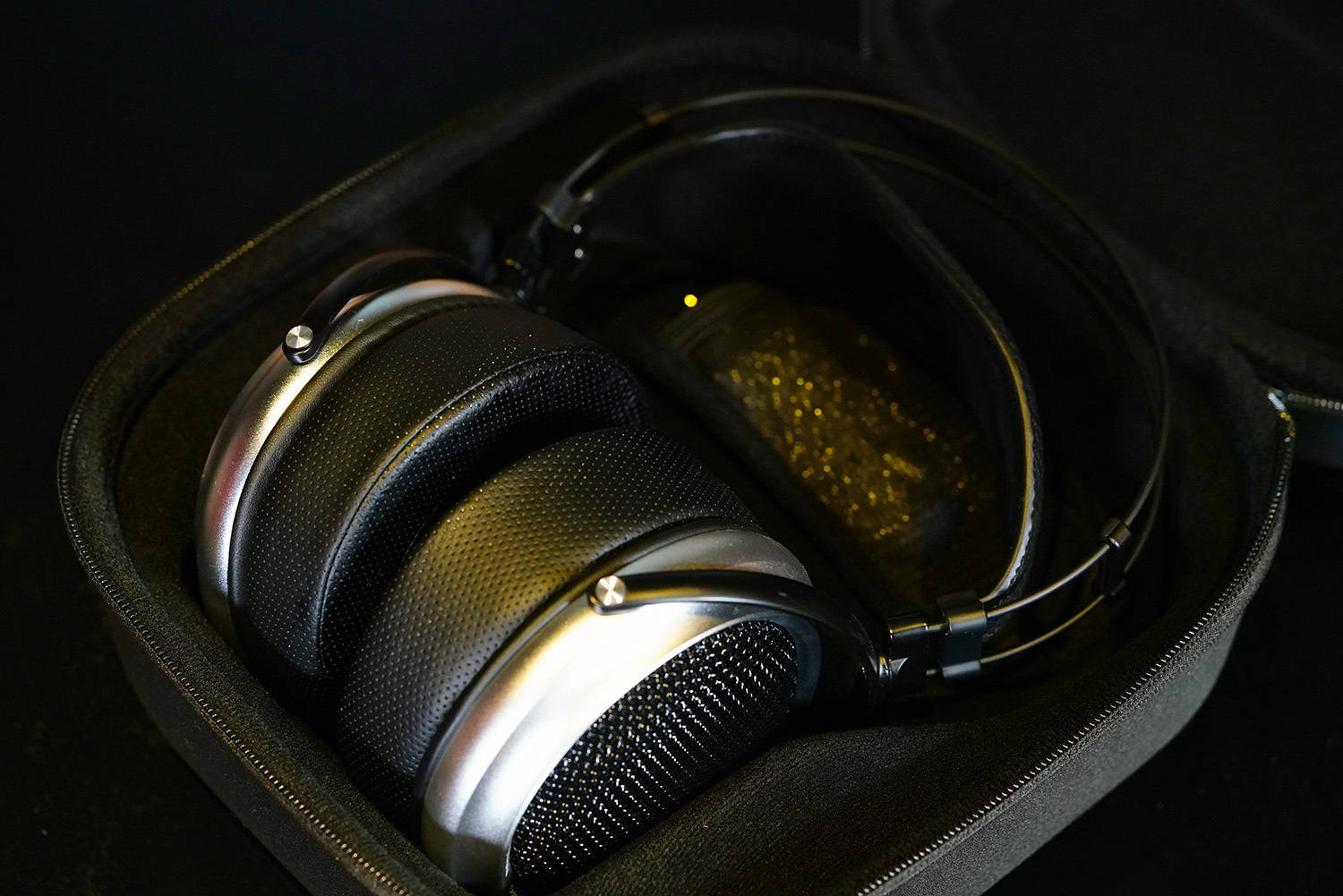 探索永无止境ibasso最新旗舰头戴式耳机sr2