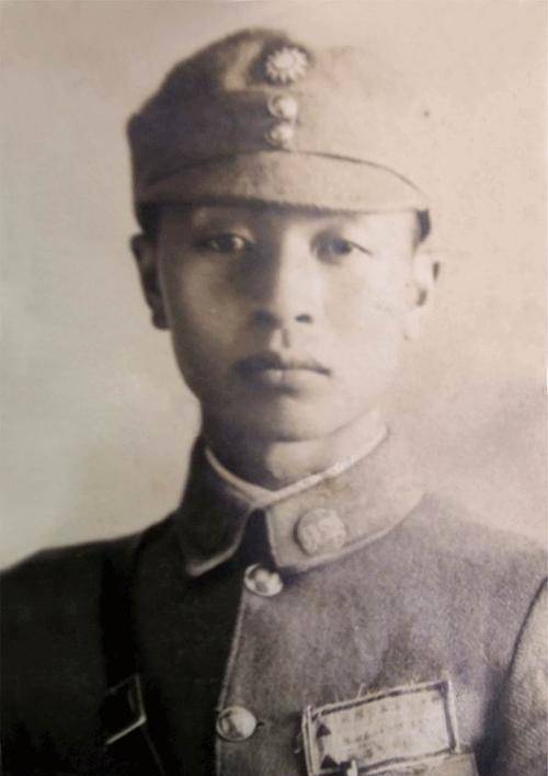 此人是龙云的侄子，卢汉的妻弟，建国后享受行政七级待遇，他是谁_龙泽汇