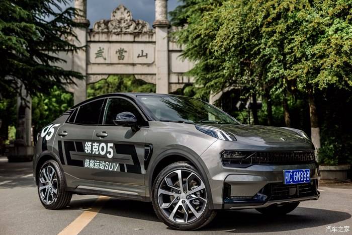 一只耳真的很中意领克品牌配备的燕飞利仕音响,他还为大家提供了这个