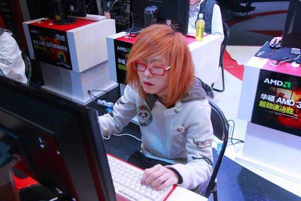 原创dota2:世界冠军砍手hao入驻斗鱼,将与yyf再续前缘?