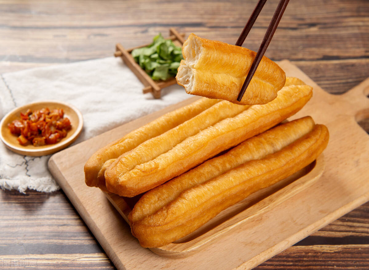 秋天最爱这样做油条不用发面个个空心又松软上手简单又美味