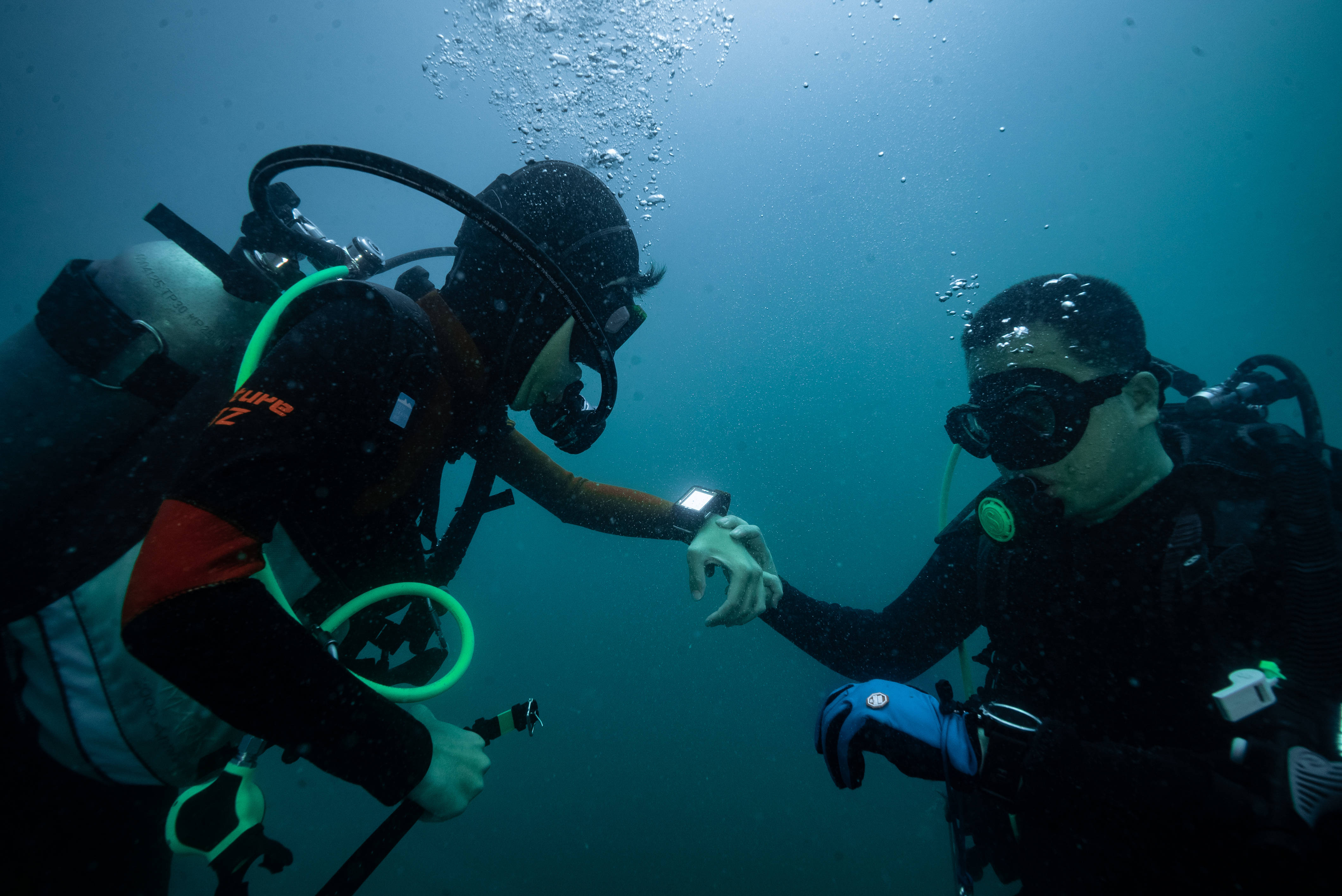 广东轮椅少年获潜水证!"在水中重新站立"感动无数网友_手机搜狐网