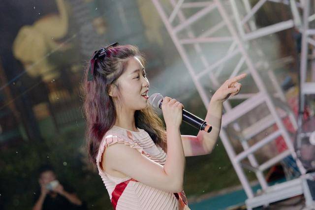 欢度这个甜蜜的七夕佳节~舞动双手和大家共同频频与浪漫海的观众互动