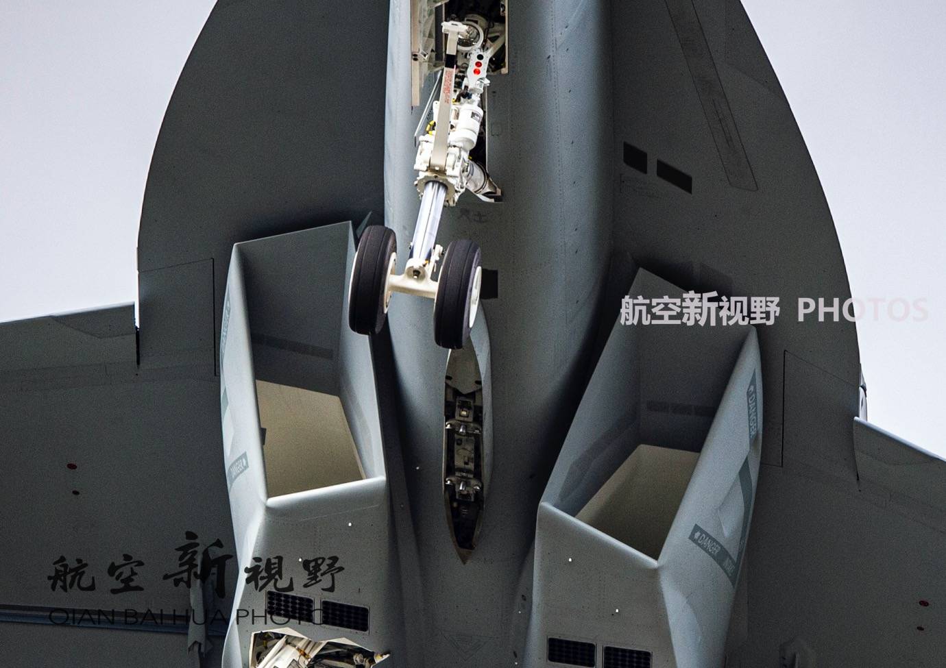 原创fa18f超级大黄蜂战机外八字挂架是亮点细节图展现精致做工