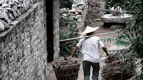 俗语不挑担子不知重不走长路不知远你知道是什么意思吗