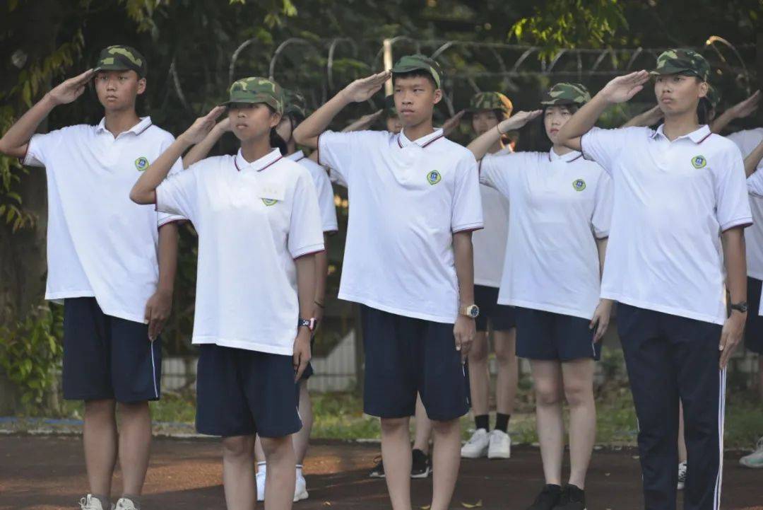 青春飞扬广州开发区外国语学校军训汇演检阅仪式