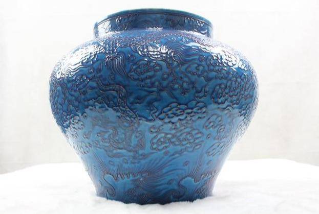 孔雀蓝釉加彩龙纹大罐