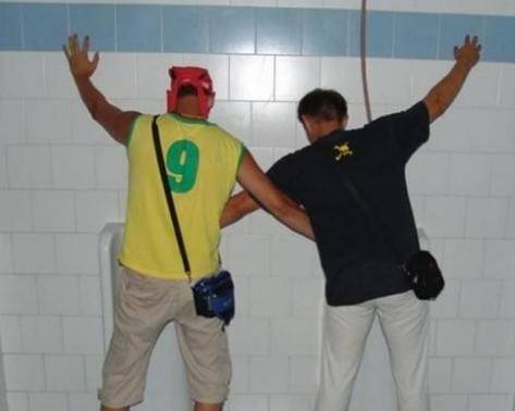 原创在之前那个年代吃东西的时候敢这样咬一口的不多