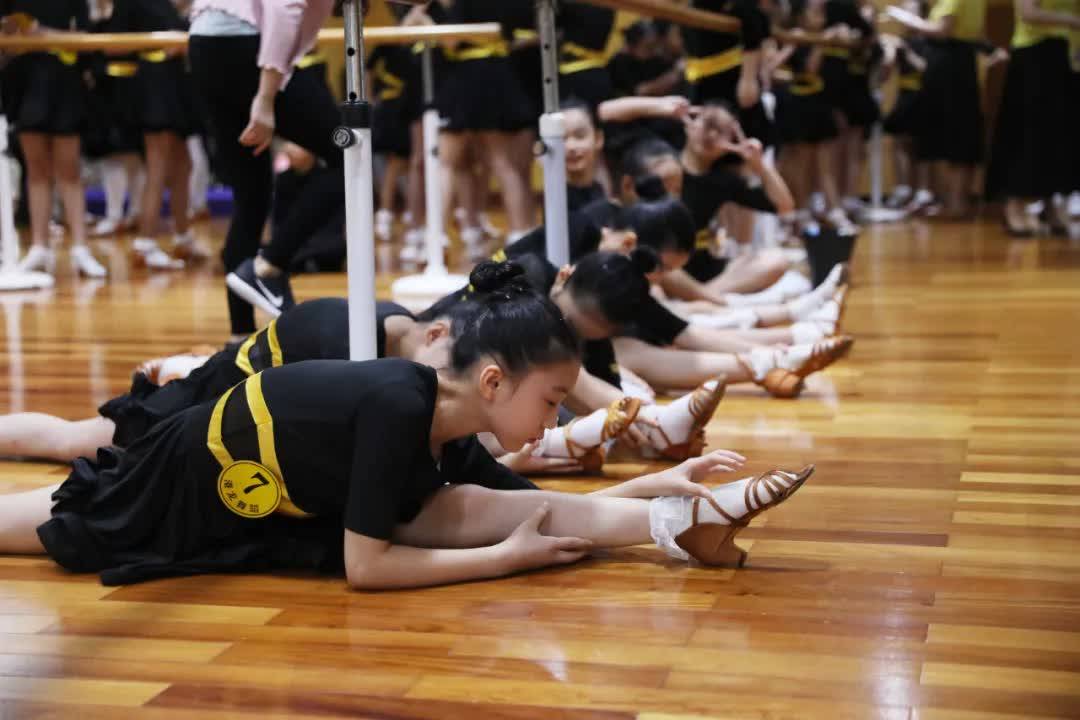 港龙舞蹈夏季少儿考牌为孩子们的暑假画上圆满的句号
