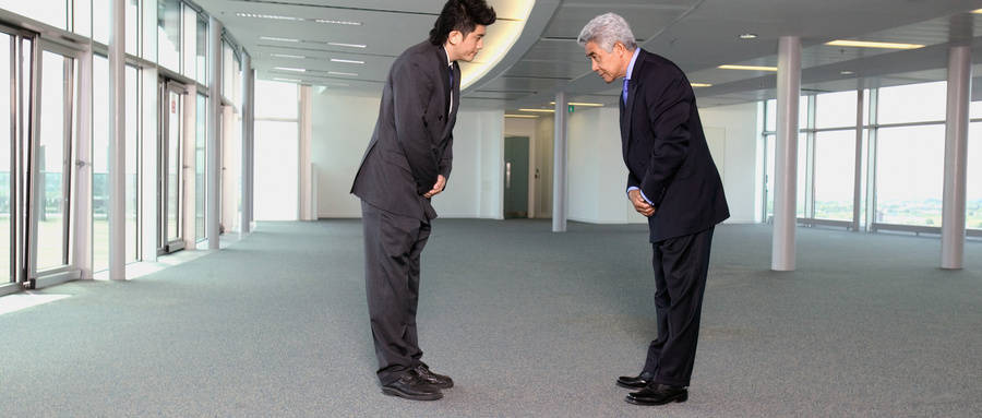 陕西一家企业领导每天鞠躬迎送员工,称并非作秀,体现平等尊重的精神