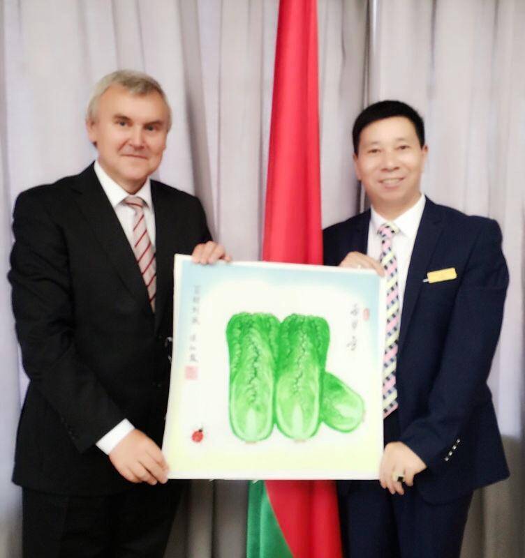 百财油画家侯红霞