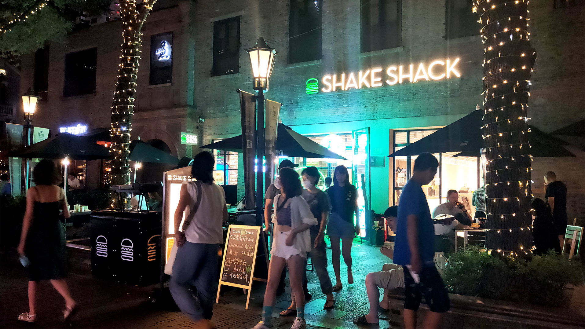 夜上海名不虚传 新天地北里广场 异国风情游客如潮_手机搜狐网