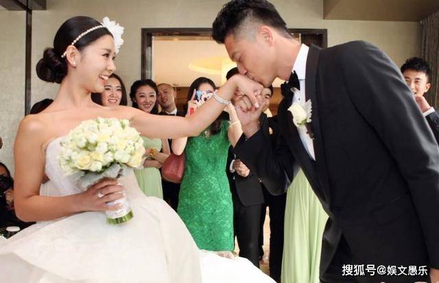 她是冯巩女儿出道19年从不接吻戏如今35岁被宠成公主