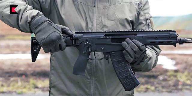 距俄罗斯研发新手枪后俄飞行员有望装备小型突击步枪