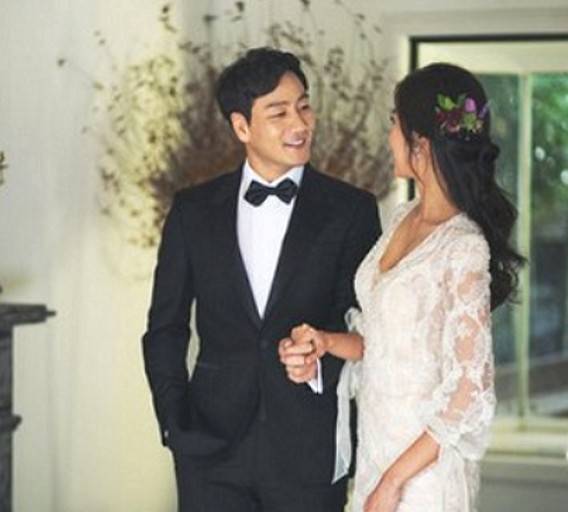 原创朴海秀演技获李政宰力赞 凭机智的监狱生活走红 38岁获青龙新人赏