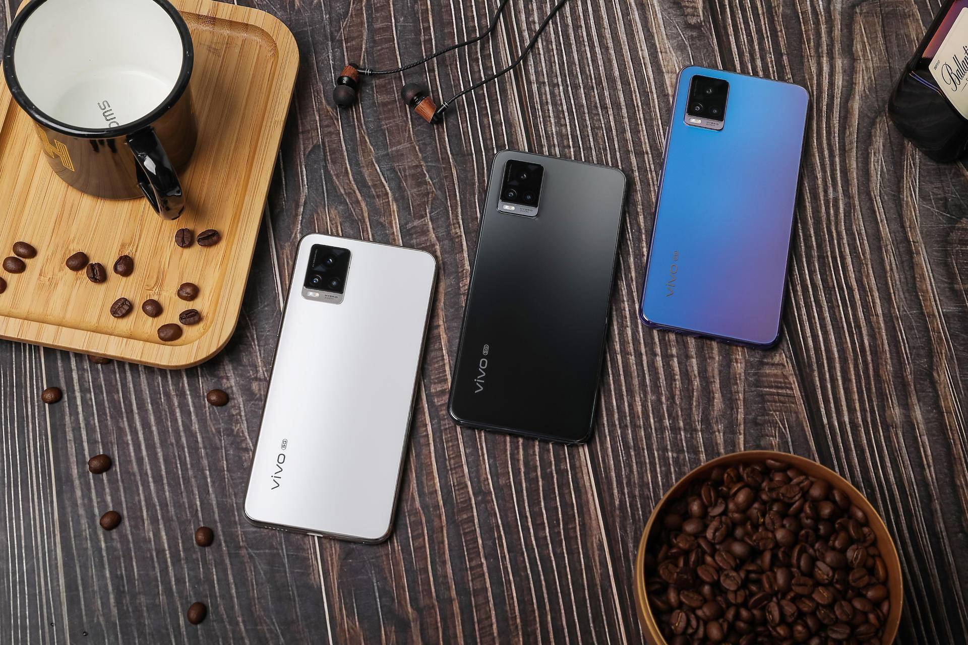 原创170g轻盈机身,自拍旗舰vivo s7全新上线,上手无负担