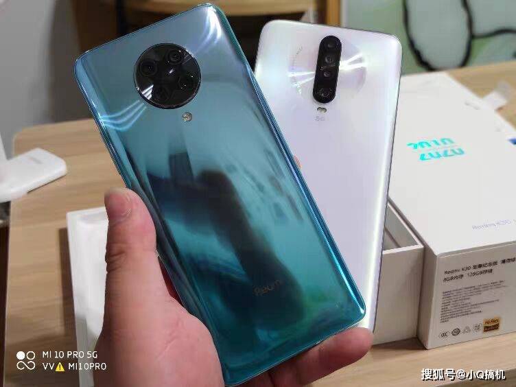 以及双立体扬声器等等,这个双扬声器配置很多旗舰机还没有呢,比如华为