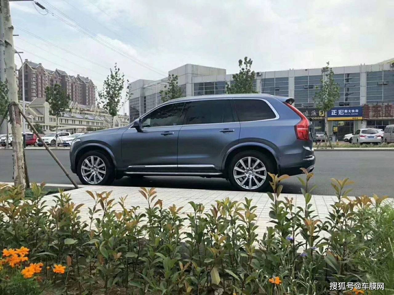 沃尔沃xc90 电光风暴蓝改色贴膜效果图