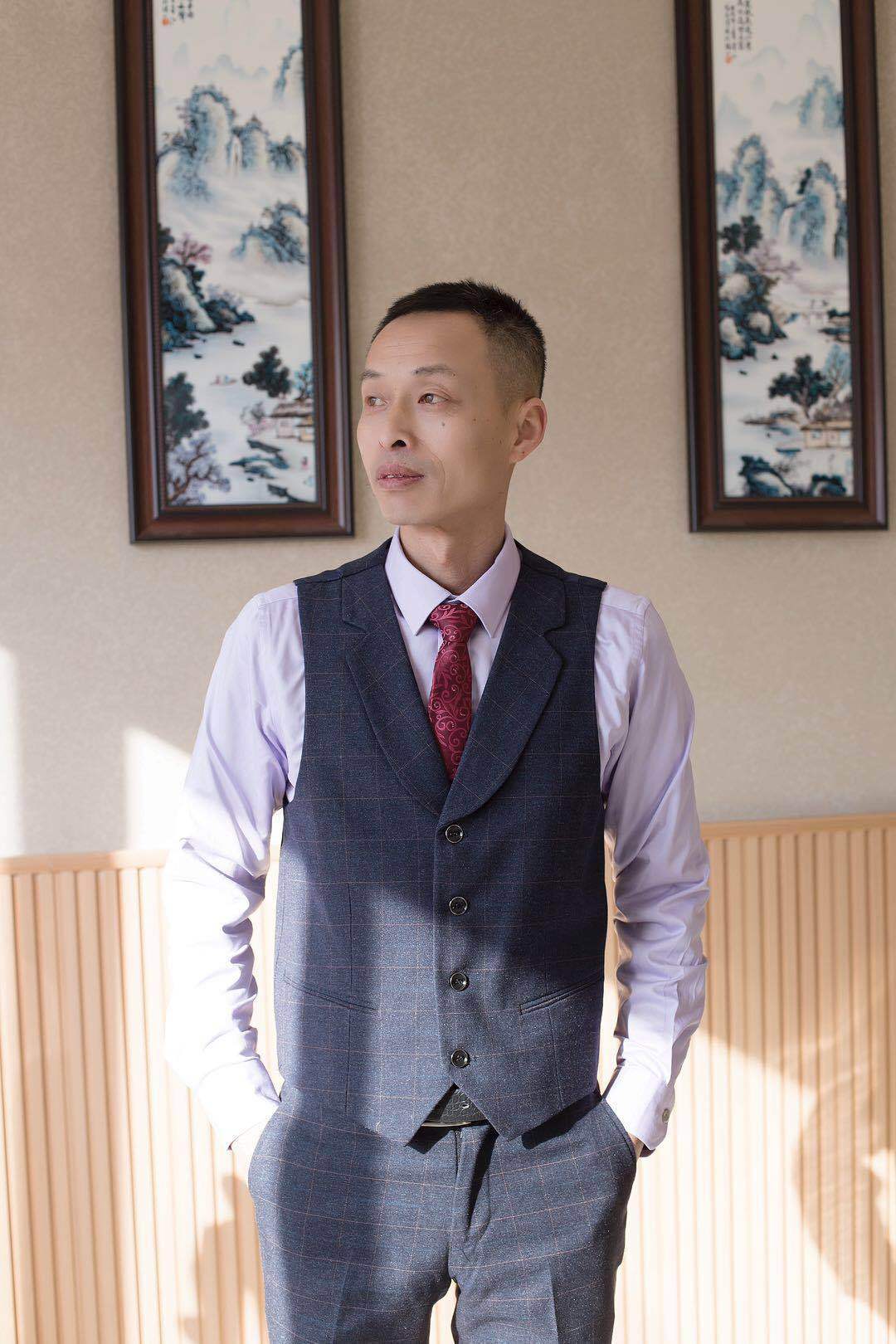 国基人物志:李益群,一位匠心鬼才的智慧与坚守