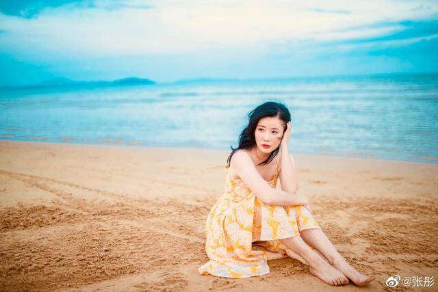 张彤罕晒泳装照42岁身材太有料和章子怡同窗却至今未婚无子