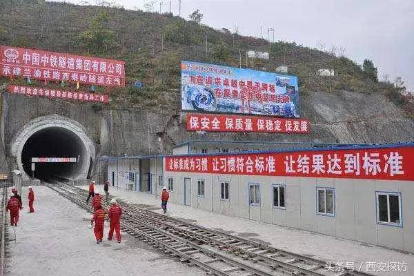 4,南吕梁山隧道南疆铁路吐库二线,在托克逊