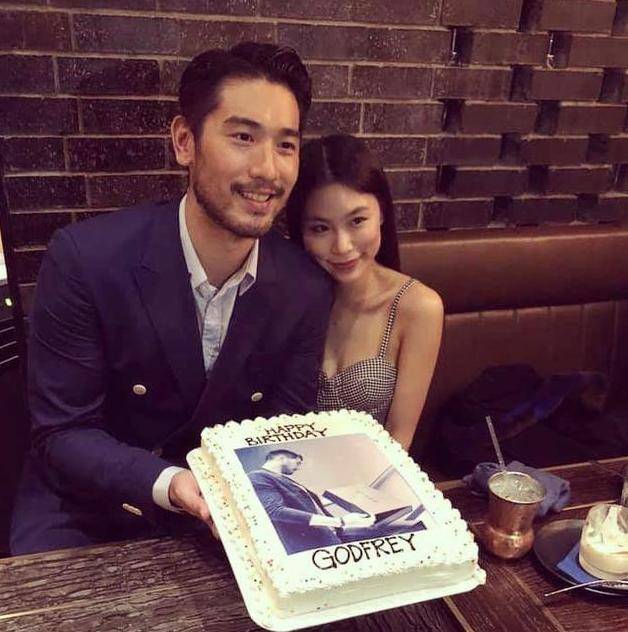 高以翔生前女友庆生唱歌悼念高以翔,却全程带笑被指消费前任