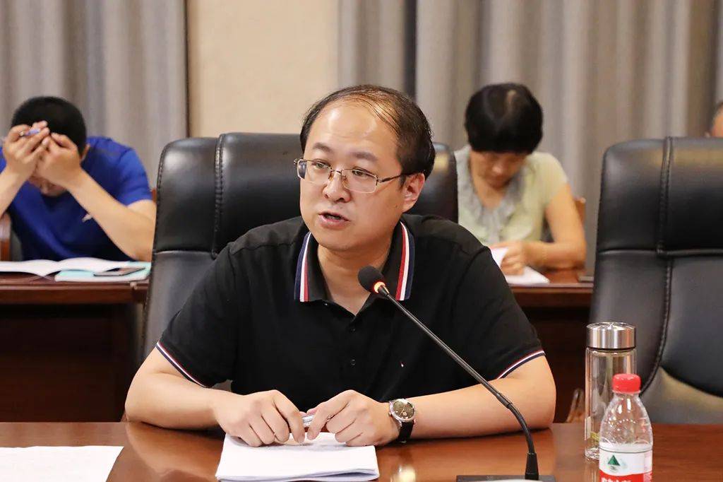 海安中学召开新学期德育工作暨班主任培训会议