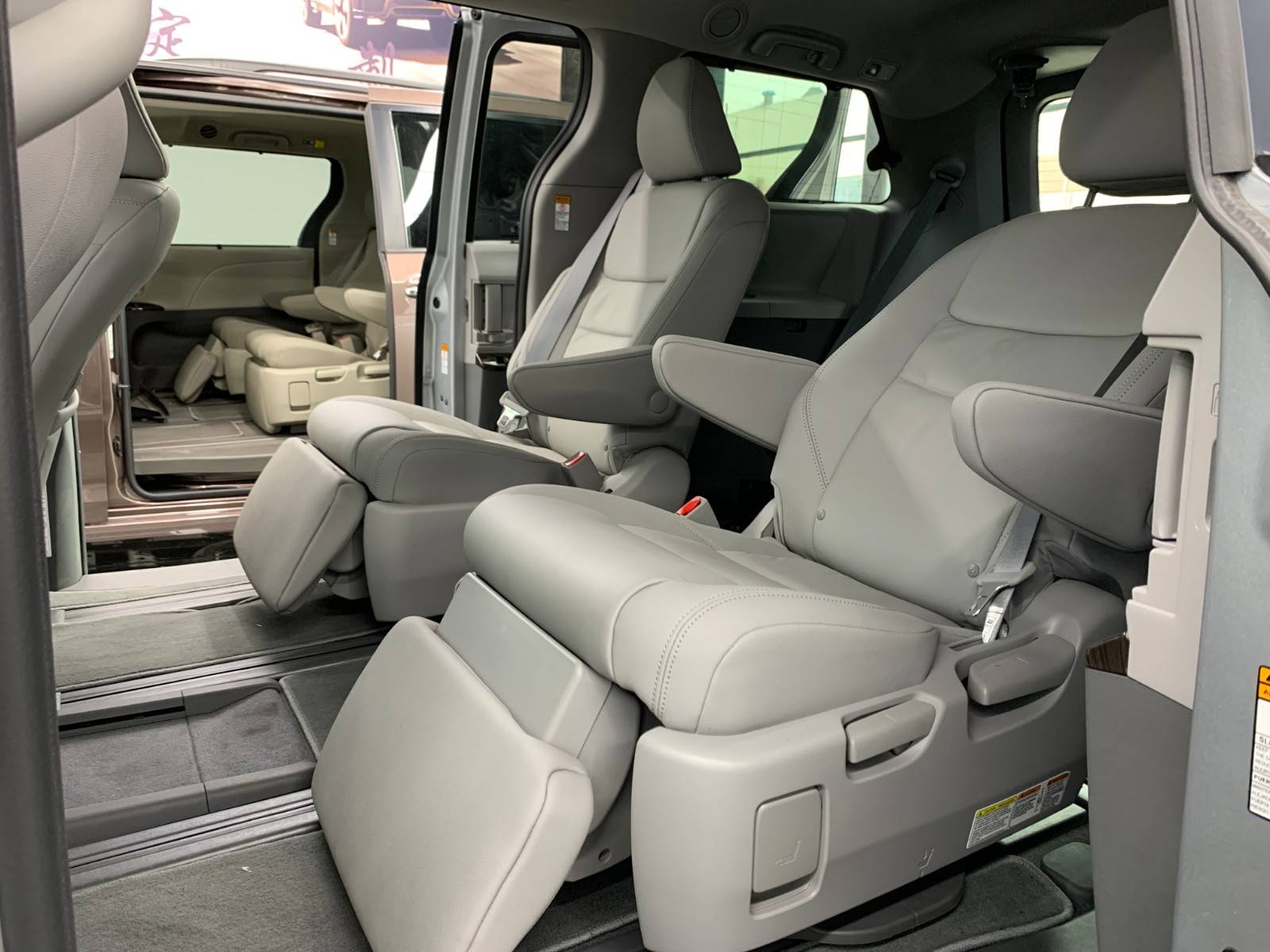 全新款丰田塞纳裸惠销售低价宽敞内饰现车