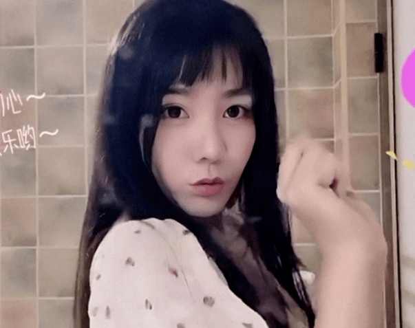小团团露脸翻车,侧身照吓到网友,传说中的水桶腰?