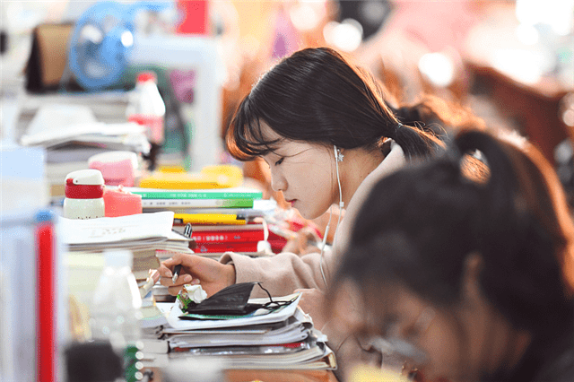 大一新生，在大学期间拉开差距的并非高考成绩，而是你对大学态度_考试