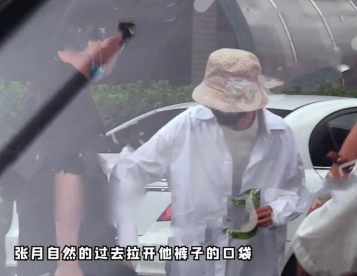 原创林有有张月恋情曝光与男友当街搂抱拍臀对方发福油腻