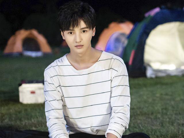 进步,还在跟男主的比拼中,教导着自己的妹妹,另外在剧中还有着孙艺铭