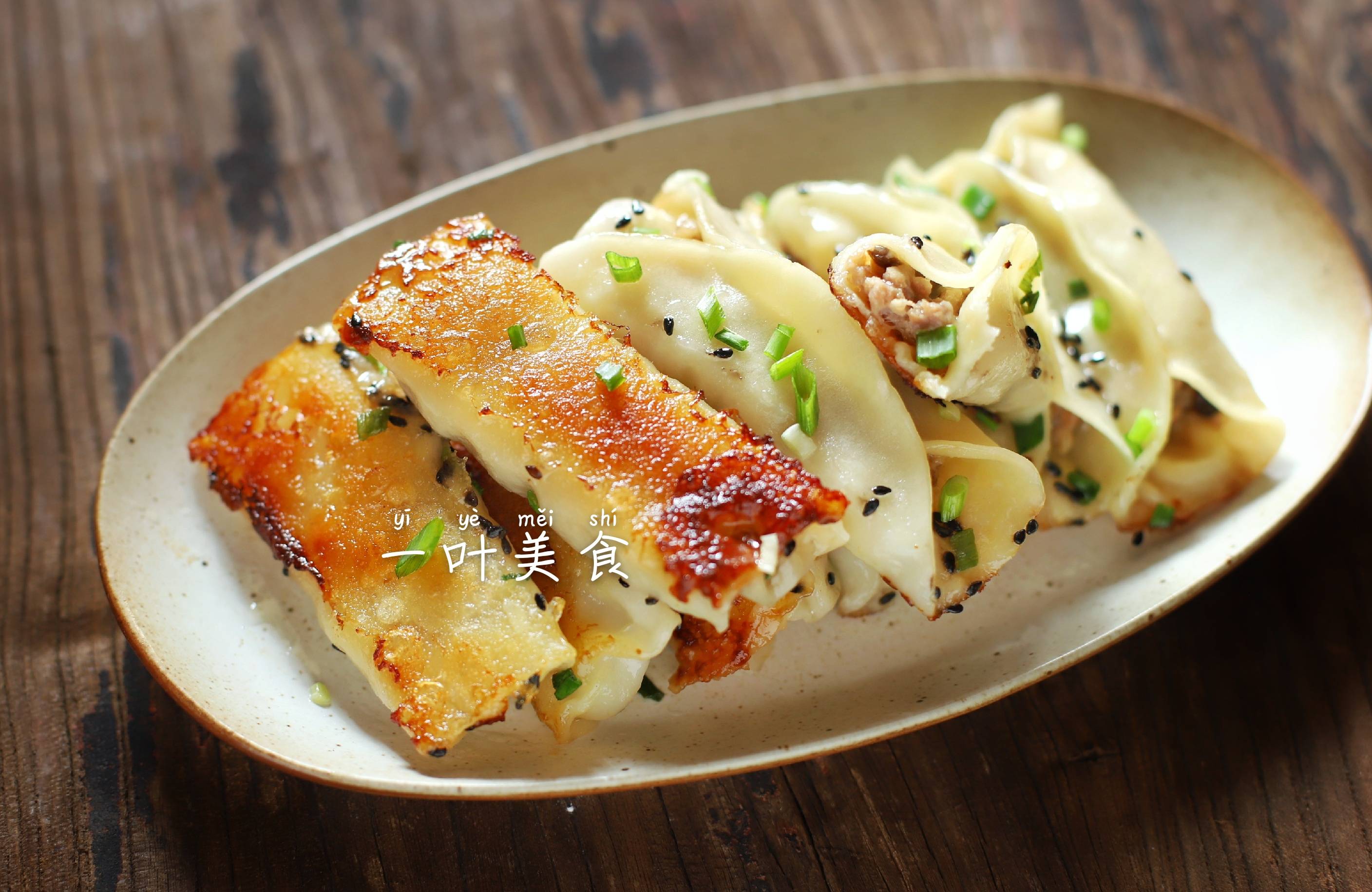 比饺子好吃,巨好吃又脆又嫩还爆汁,三鲜肉馅锅贴_手机搜狐网